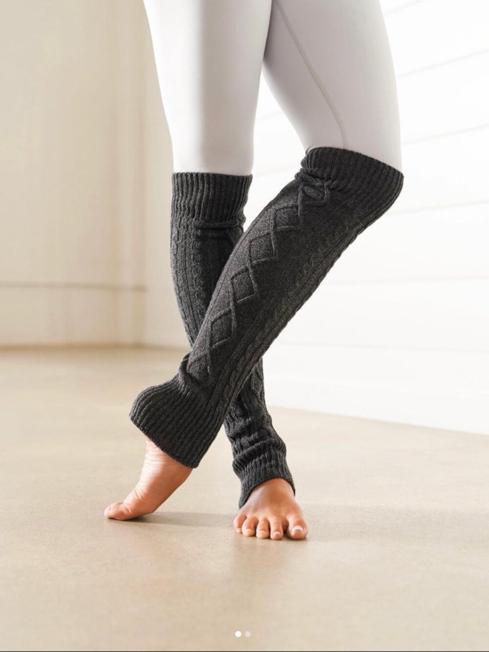Toesox Knee High Leg Warmers Charcoal Grey One Size Wool Blend Cable Knit Yoga